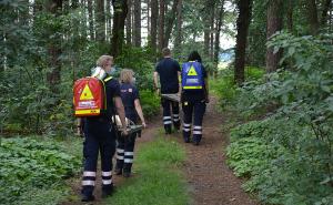 Johanniter versorgen Verletzten bei Festival