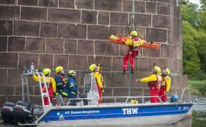 Rettung aus Hochwasserlagen: DLRG und THW üben gemeinsam