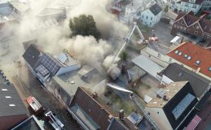 220 Feuerwehrleute bekämpfen Brand in Innenstadt