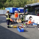 DRK und Freiwillige Feuerwehr arbeiten zusammen bei der technischen Rettung des...