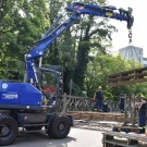Ein Kran wurde für den Bau der Brücke genutzt.
