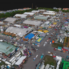 Zelte und Fahrgeschäfte auf dem Oktoberfest