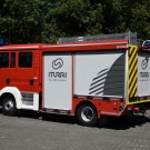 Einsatzfahrzeug für die Feuerwehr als Rückansicht