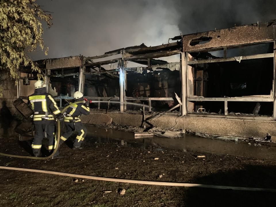 Bei dem Großbrand der Grundschule Sandheide war die Feuerwehr im Einsatz...