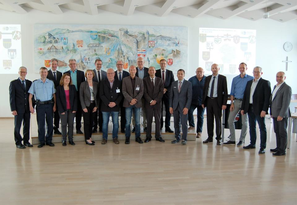 Versammelten Anwesenden bei der ersten Sicherheitskonferenz der...