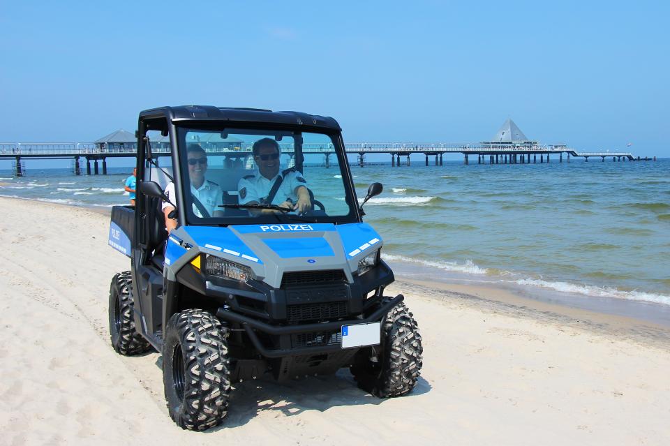 Erste Streifenfahrt am Strand von Heringsdorf mit dem UTV.