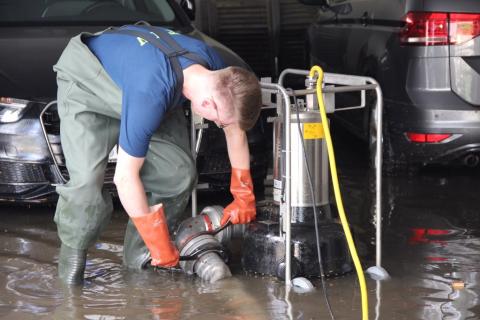 Pumpen kamen in zwei Tiefgaragen zum Einsatz.