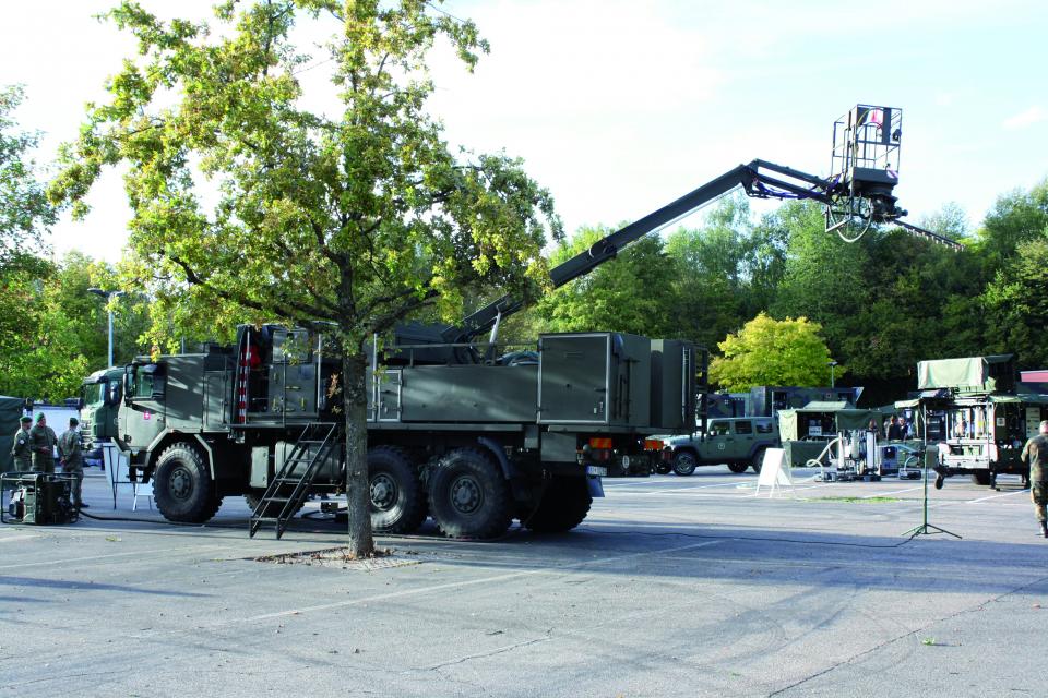 Im Katastrophenfall ist militärisches Gerät immer eine wertvolle Ergänzung...