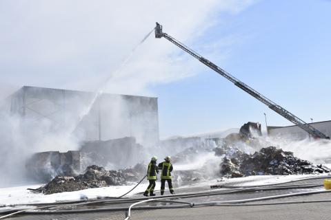 Umfangreiche Brandbekämpfung durch die Einsatzkräfte