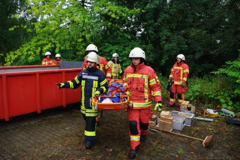 Prüfung wird von Mitgliedern der Feuerwehr Velbert absolviert.