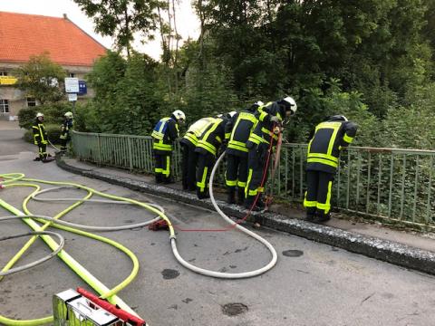 Bei Schloss Martfeld kam es zu einem Flächenbrand.