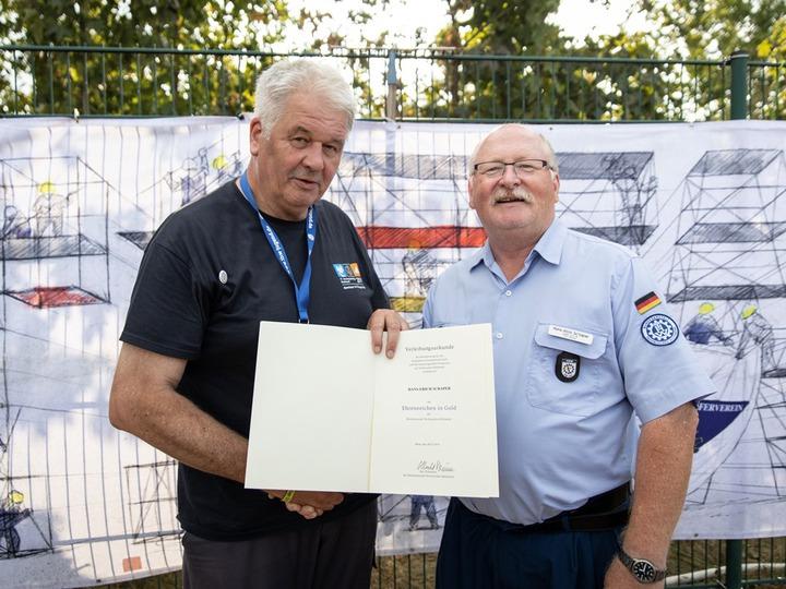Ehrung des Leiters der Fachgruppe Führung und Kommunikation im OV Lehrte