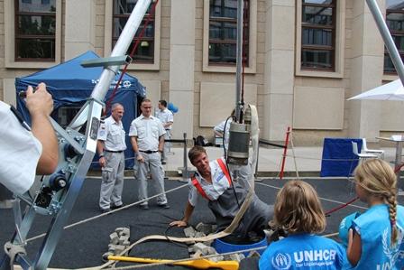 Simulation von einer THW-Brunnenexpertin