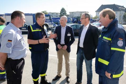 Gespräch vor Ort bei der Übungslage