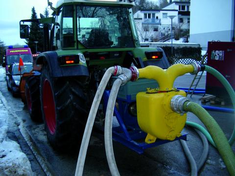 Diese Form der Schmutzwasserpumpen kann auch vom Unimog über Zapfwellen...