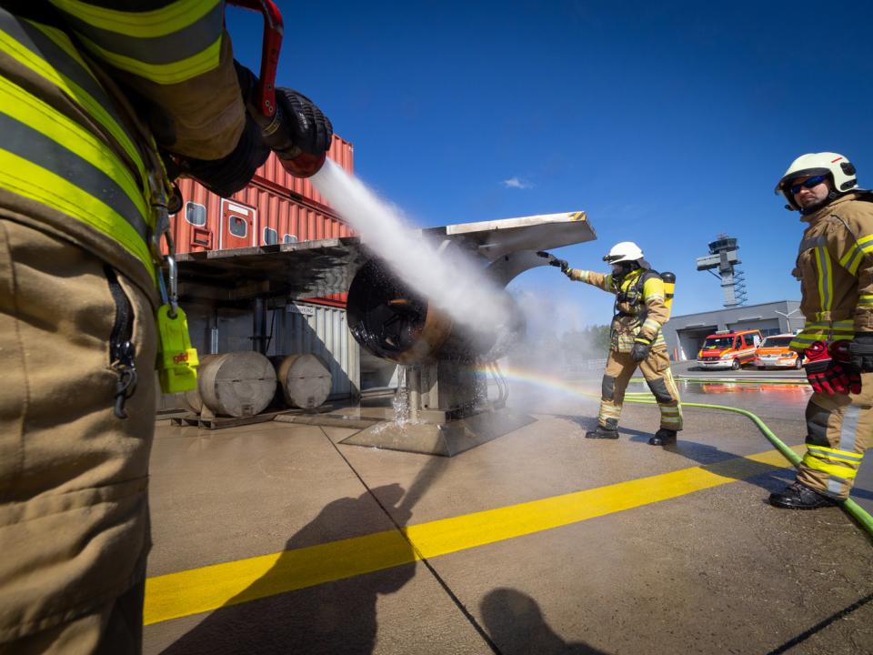 Brandbekämpfung auf dem Flughafengelände