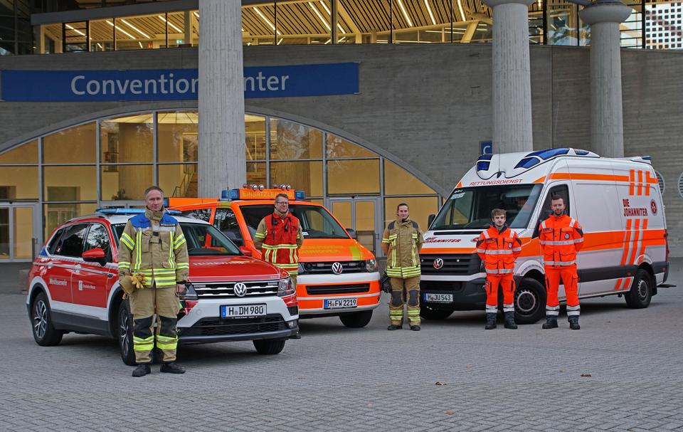 Olaf Dudda und die Mannschaft der Werkfeuerwehr der Deutsche Messe AG