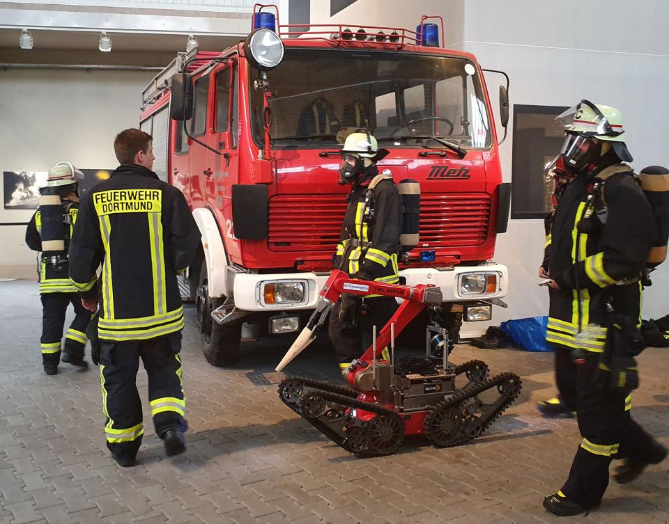 Technische Helfer, die den Menschen im Einsatz vor Gefahren schützen.