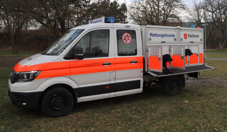 Der VW Crafter kann 6 Hunde zum Einsatz bringen.