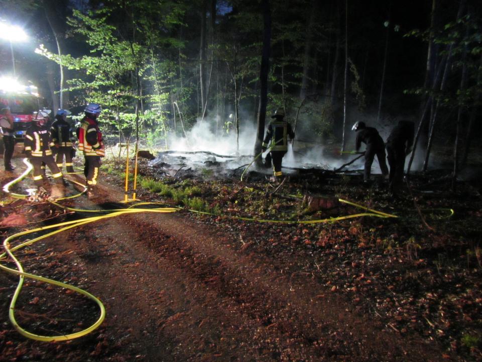 Löscharbeiten an der Einsatzstelle