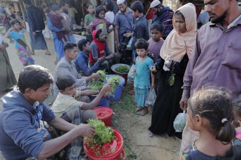 Im größten Flüchtlingscamp der Welt, in Cox`s Bazar, leben auf einem...