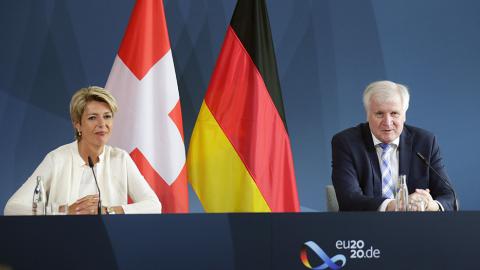 Bundesinnenminister Horst Seehofer und Bundesrätin Karin Keller-Sutter,...