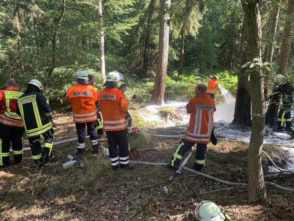 Die Feuerwehr bei den Löscharbeiten