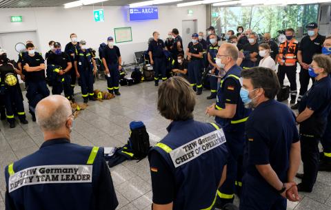 Einsatzkräfte der SEEBA fliegen nach Beirut um nach der Katastrophe zu helfen.