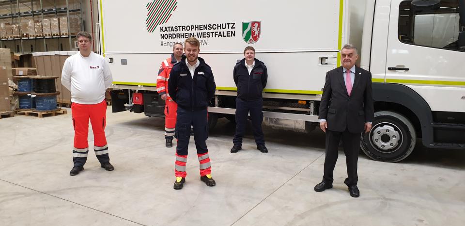 Übergabe der neuen Einsatzfahrzeuge an die Hilfsorganisationen