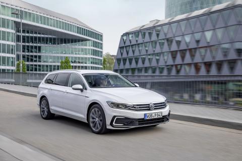 Volkswagen Einsatzfahrzeug auf der Straße