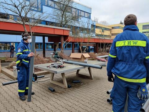 Einsatz auf dem Schulhof: THW-Kräfte statten Schulen in Landau in...