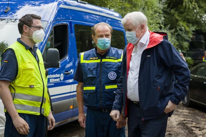 Bundesinnenminister zu Besuch an THW-Einsatzstelle