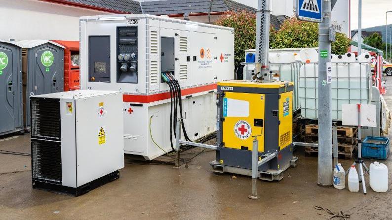 Ersatzstromerzeuger (Netzersatzanlage) mit einer Leistung von 300 kVA.