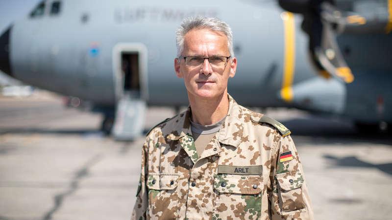 Führen von vorne: Brigadegeneral Jens Arlt leitet die Evakuierungsoperation.