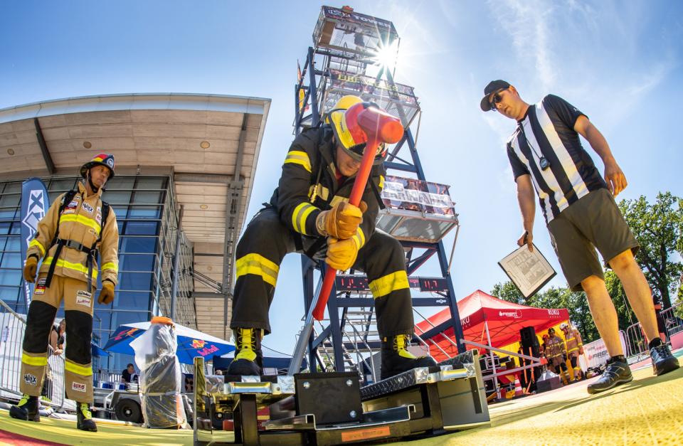 Der HAIX Tower 2.0 und der FireFit Parcours verlangen Feuerwehrleuten alles ab...