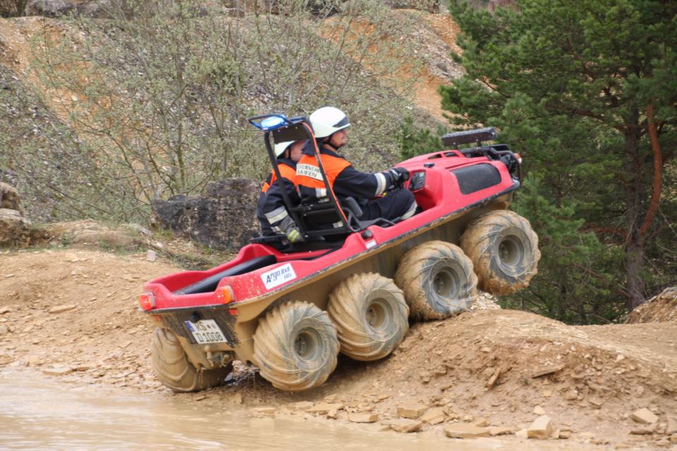 Kletterretter: Der ARGO 8x8 ist auch dort noch mobil, wo andere Fahrzeuge...
