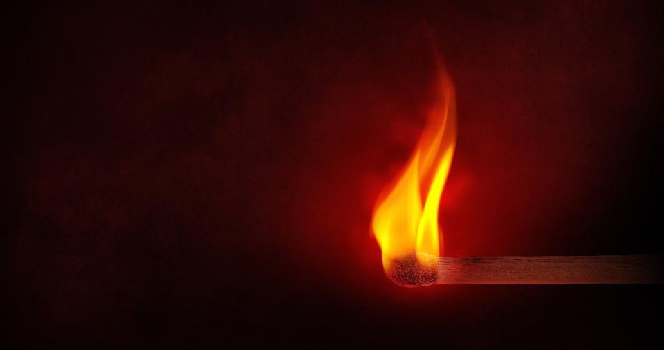 Live-Experimente zur Brandschutzerziehung begeistern Onlinepublikum