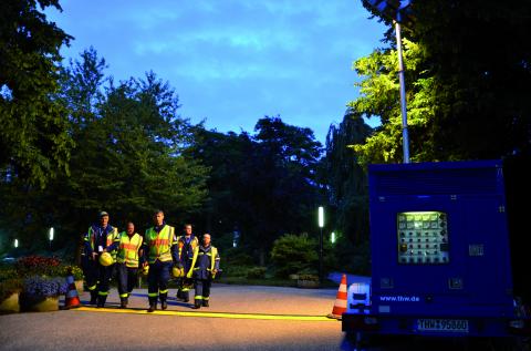 Künftig in allen Ortsverbänden anzufinden, die Stromerzeuger mit Lichtmast...