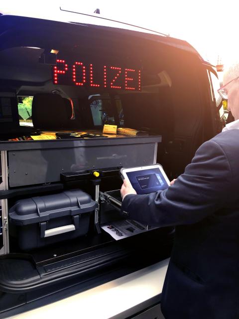 multifunktionale Komplettlösung zur Unterstützung mobiler Einsatzkräfte