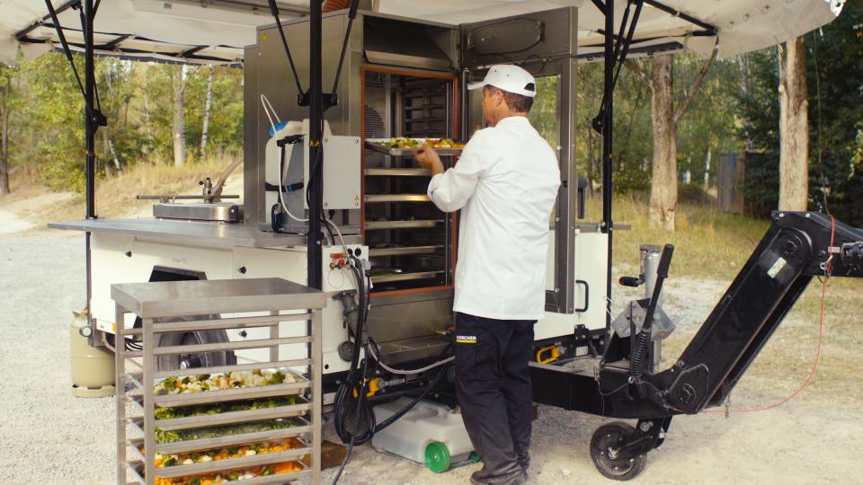 Schnelle Einsatzverpflegung mithilfe verschiedener Küchenmodule.