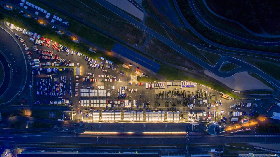 Der Bereitstellungsraum auf dem Nürburgring von oben.