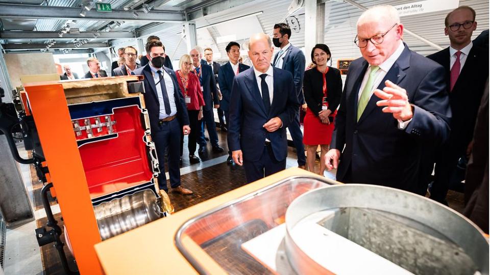 Bundeskanzler Olaf Scholz beim Wärmepumpen-Hersteller Viessmann