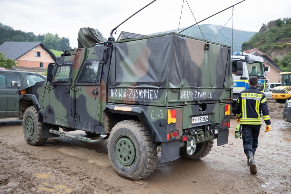 Helfer im Hochwassereinsatz in Altenburg im Ahrtal