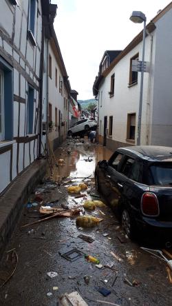 Kanonenwall in Ahrweiler am Tag nach der Flut