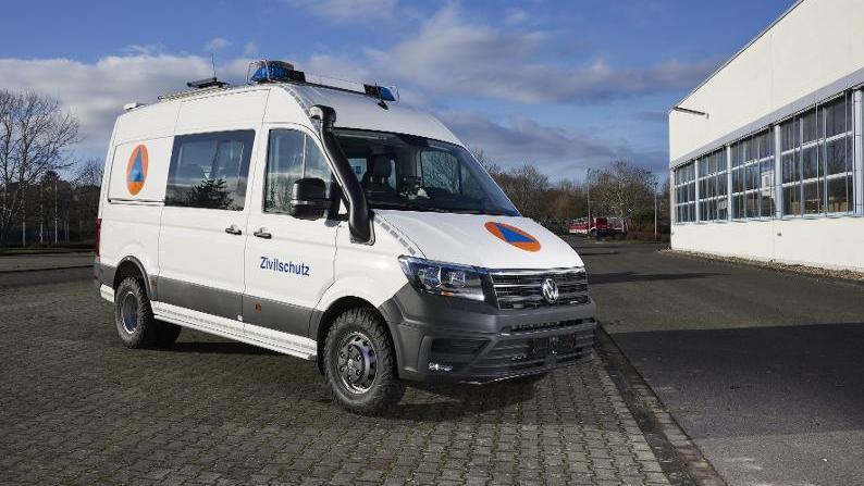 BBK übergibt Mannschaftstransportwagen der Medizinischen Task Force an zehn...