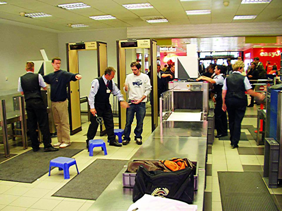 Flughafen Berlin-Schönefeld Kontrolle