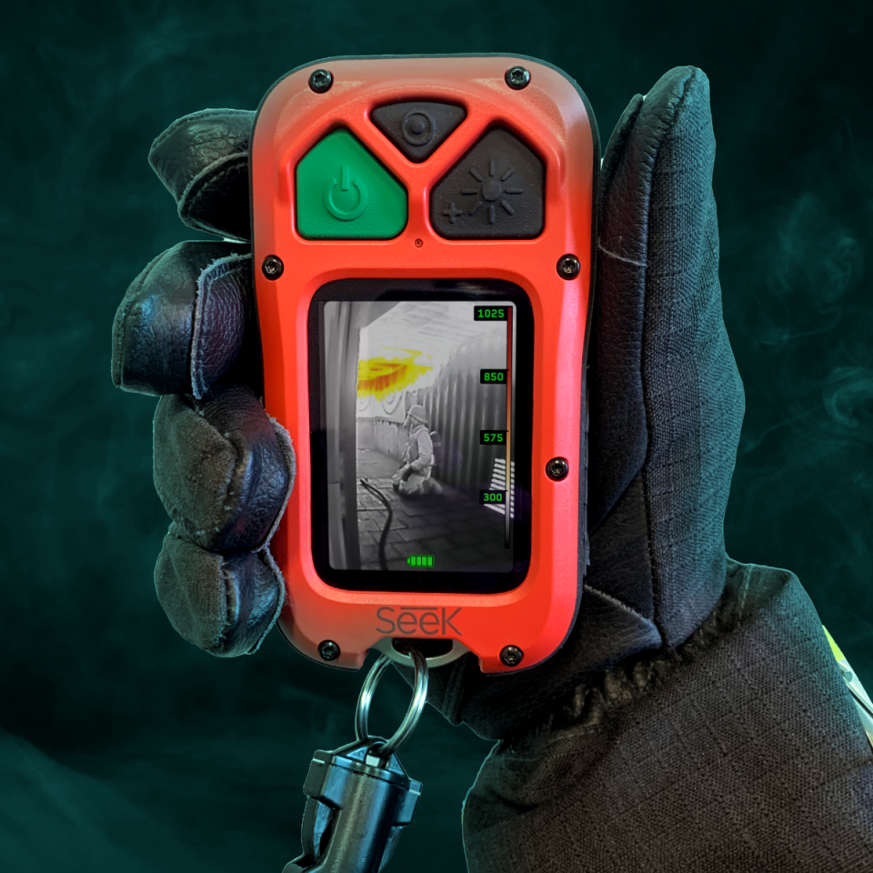 Die Wärmebildkamera FirePRO 300 von Seek Thermal lässt sich auch mit...