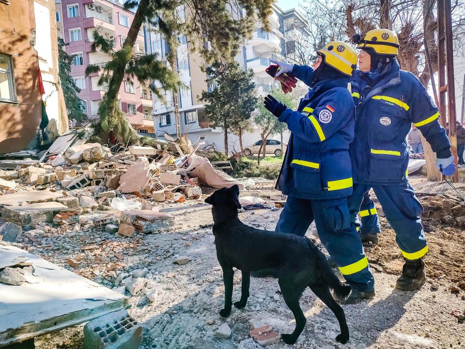 Nachdem die SEEBA eingetroffen ist, konnten die Helferinnen und Helfer mit der...