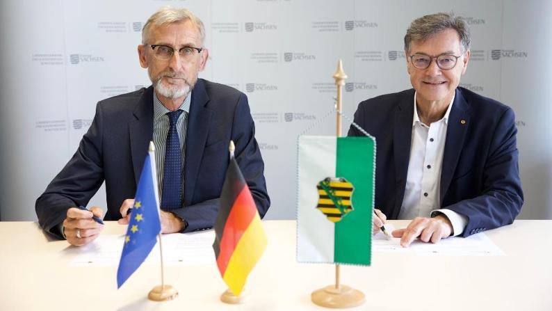 v.l.n.r: Der sächsische Innenminister Armin Schuster und BBK-Präsident Ralph...