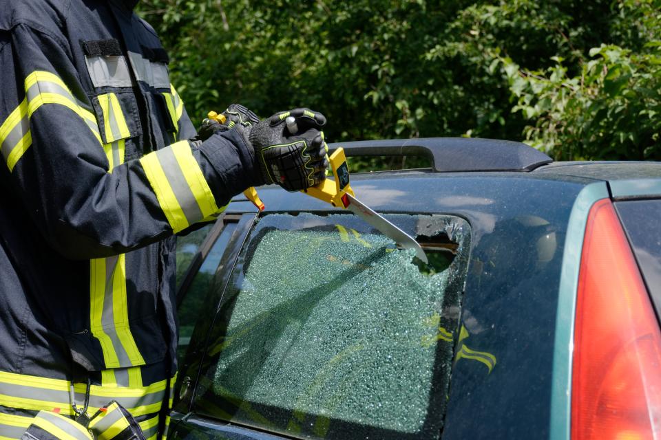 Der Rettungshandschuh ‚Diptex 666 Profi‘ schützt und unterstützt...